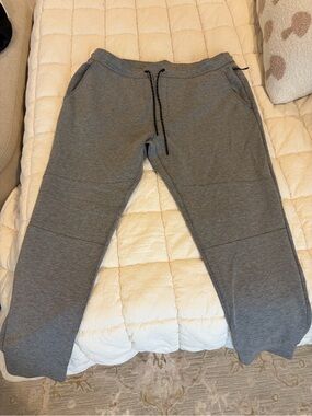 Men’s American Eagle Sweatpants Size XL Grey Color